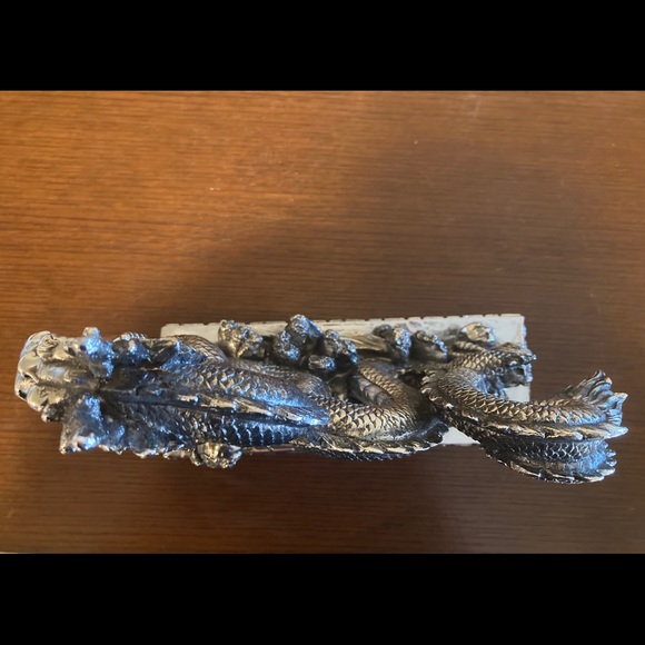 Reflective, plastic dragon decoration - Picture 7 of 7